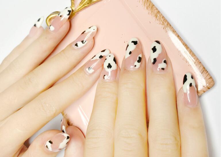 牛奶紋美甲作品，告訴你廣西學(xué)美甲哪家有實(shí)力