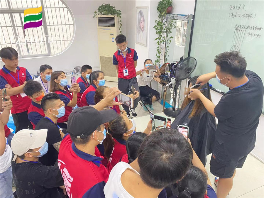 女發(fā)方形層次剪裁，南寧美發(fā)培訓(xùn)班老師講解要點(diǎn)