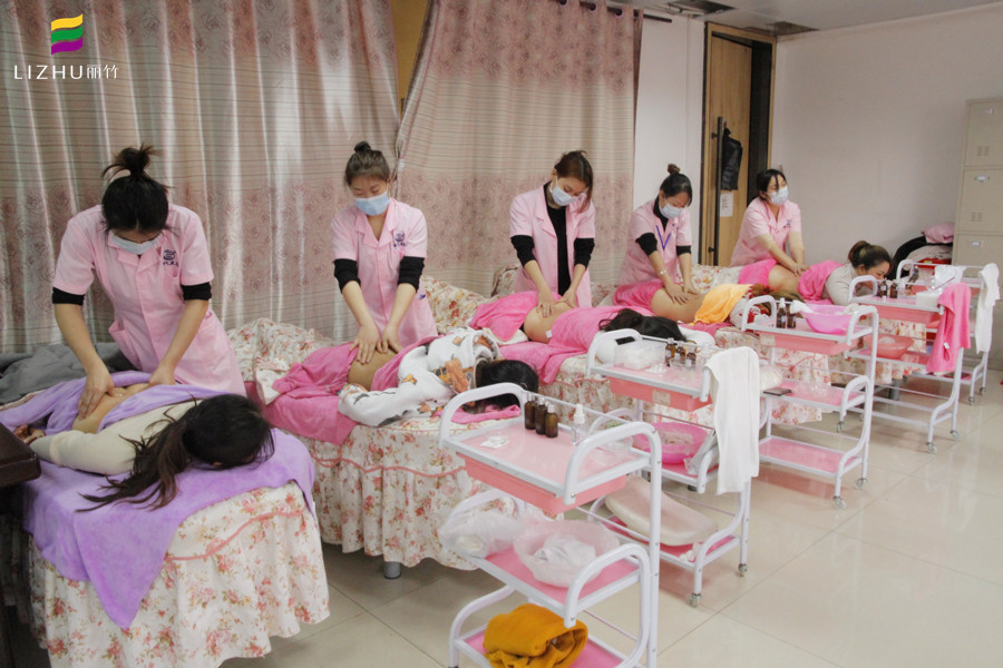 美容師如何練習自己的手？南寧學美容教你