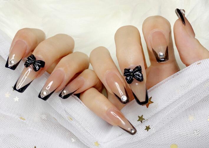 法式蝴蝶結(jié)美甲，用作品展現(xiàn)南寧美甲學(xué)校哪家有實(shí)力