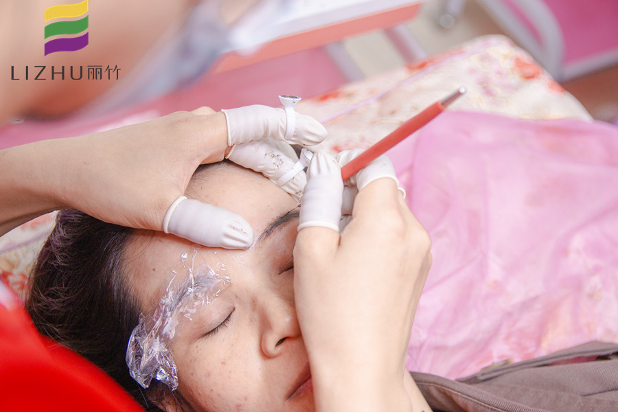 可以讓紋眉變淡的方法，麗竹紋繡學(xué)校教你