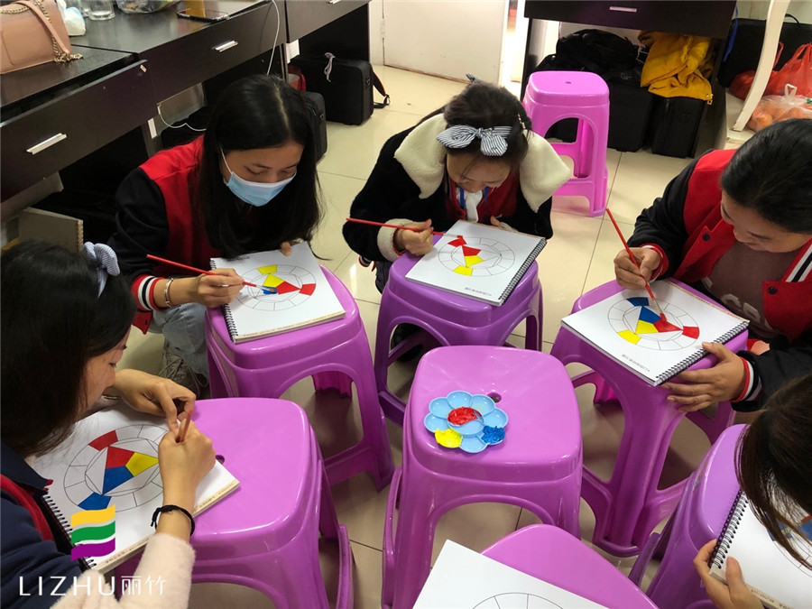 化妝色彩怎么學(xué)？南寧有實力的化妝學(xué)校這樣教