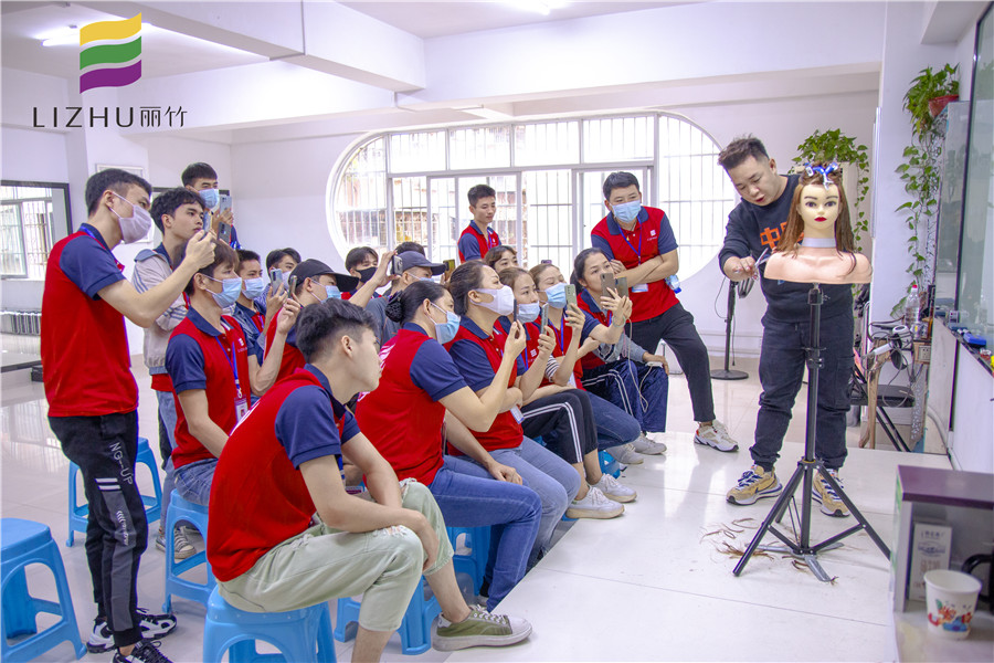 廣西南寧學(xué)美發(fā)分享：適合鎖骨發(fā)的臉型