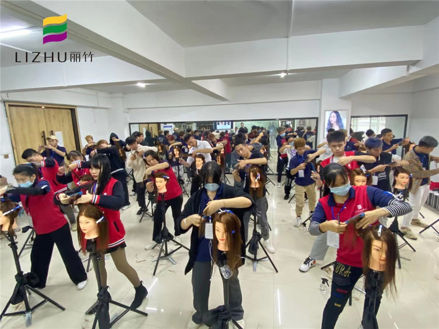 南寧學美發(fā)有年齡限制嗎？麗竹學校歡迎你