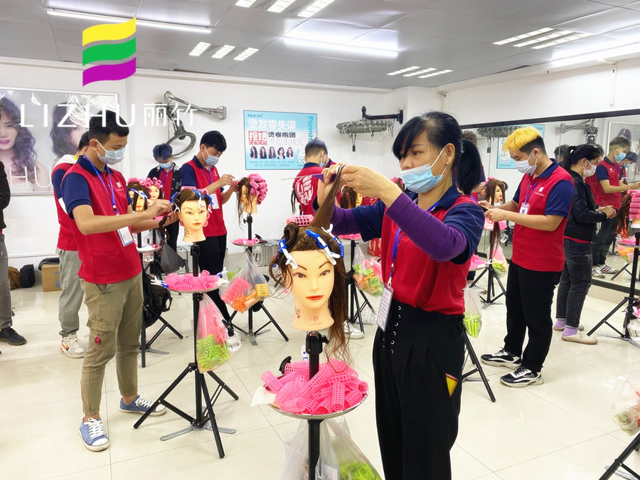 南寧燙發(fā)課堂：美發(fā)卷發(fā)筒怎么用？