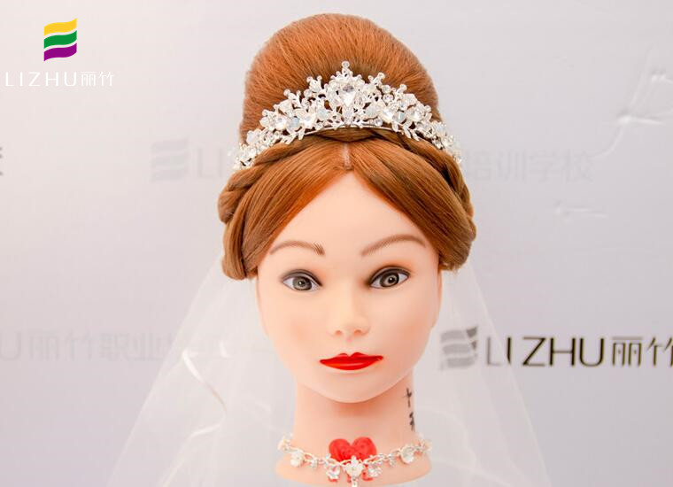 “赫本頭”編發(fā)，南寧教編發(fā)哪家學(xué)校好？