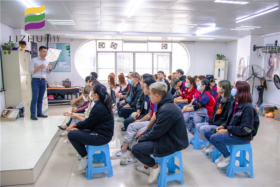 廣西學(xué)美發(fā)好找工作嗎？來看麗竹學(xué)校就業(yè)宣講會