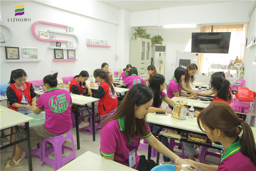 為什么要做手部護理？廣西排名前十美容學校把你解惑