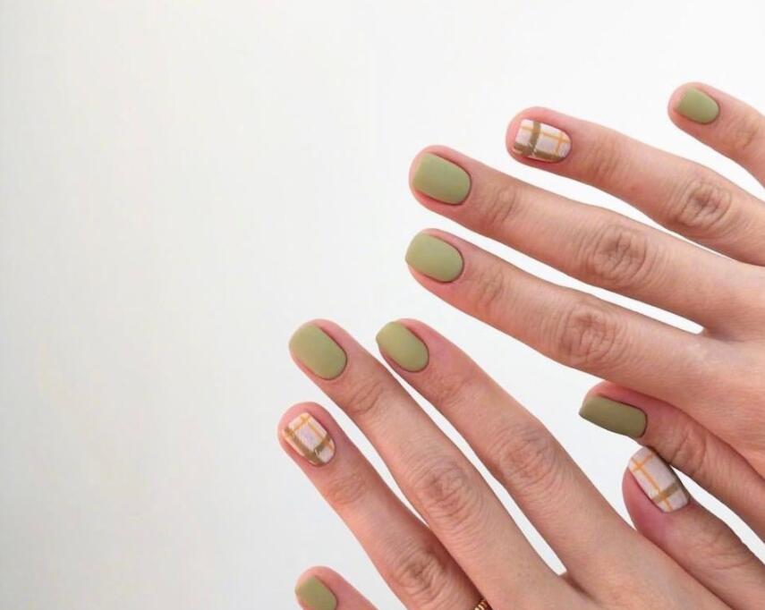 極簡風(fēng)美甲圖片欣賞 |  廣西美甲師培訓(xùn)學(xué)校