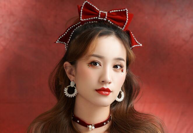 甜美約會妝教程，南寧化妝培訓專業(yè)分享