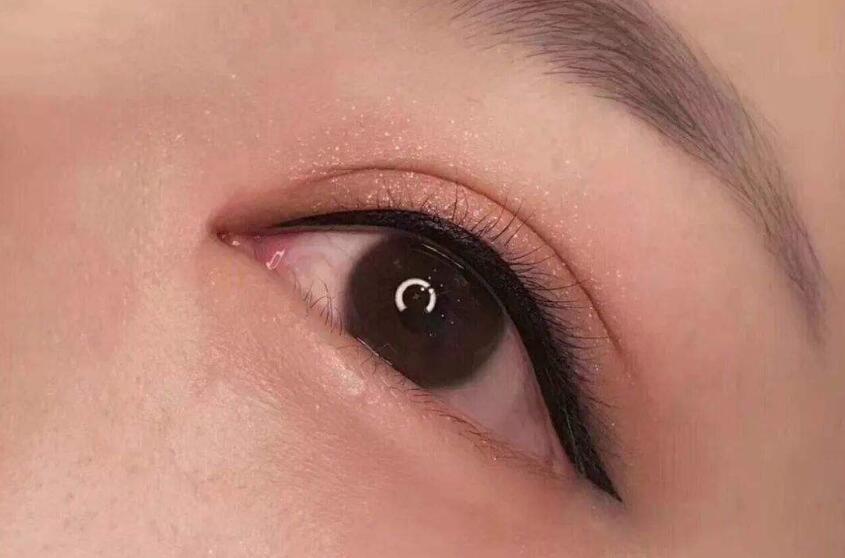 美瞳線多久會反色？廣西紋繡培訓(xùn)學(xué)校幫你分析
