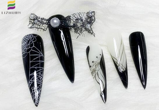 黑色蕾絲美甲，廣西美甲師培訓(xùn)班學(xué)員作品