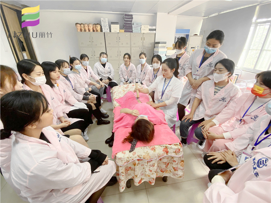 艾灸肚臍的好處，南寧美容養(yǎng)生培訓(xùn)班老師告訴你