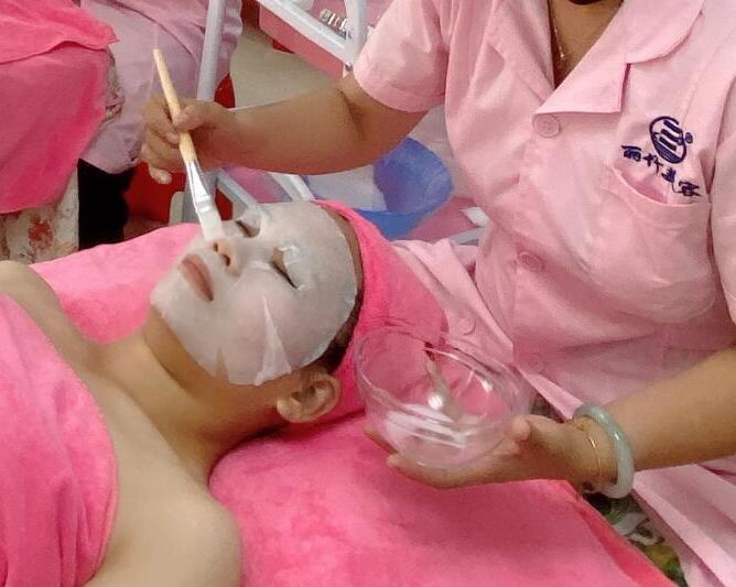 冬日皮膚補(bǔ)水-濕敷的步驟，南寧有實(shí)力的美容培訓(xùn)分享