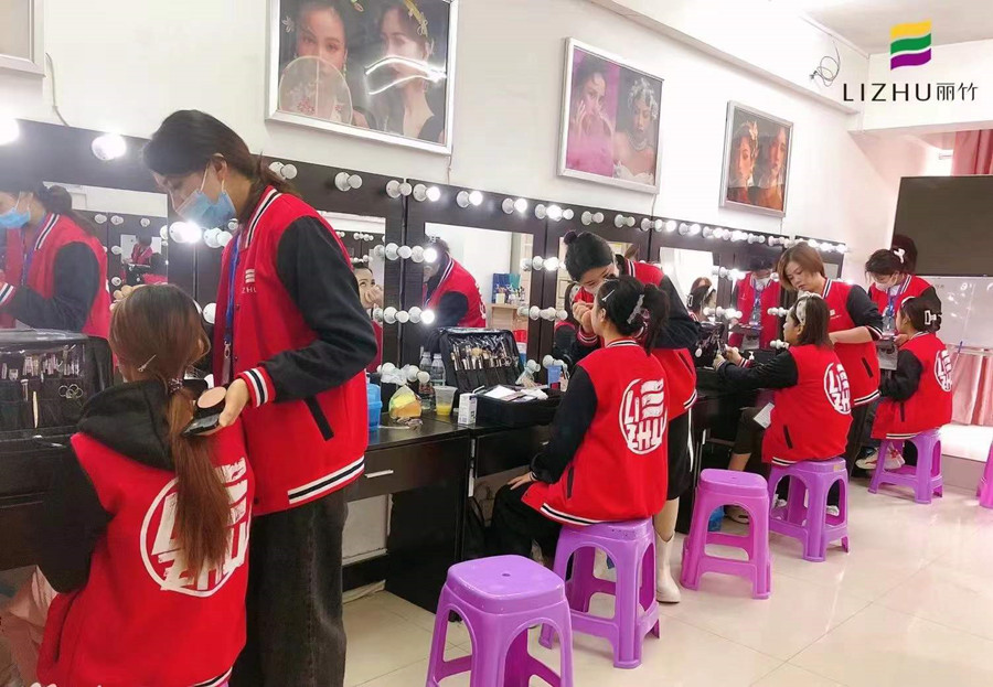 南寧化妝學(xué)校怎么招生？來(lái)麗竹化妝學(xué)?？纯淳椭懒?>
								
								<span id=