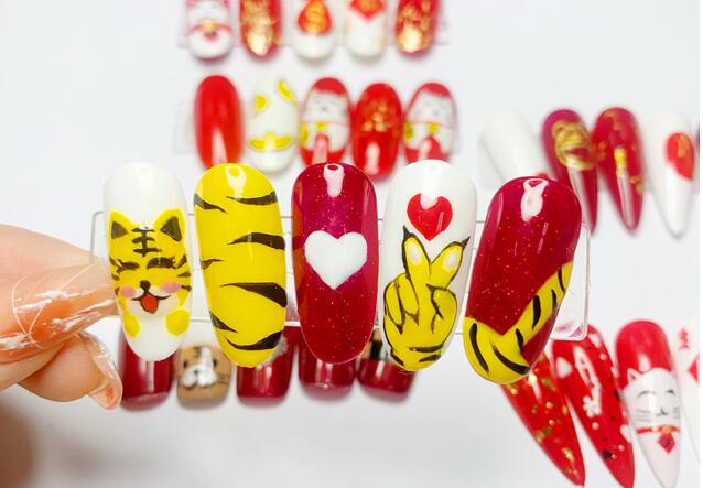 彩繪招財貓美甲，南寧美甲學?？钍酵扑]