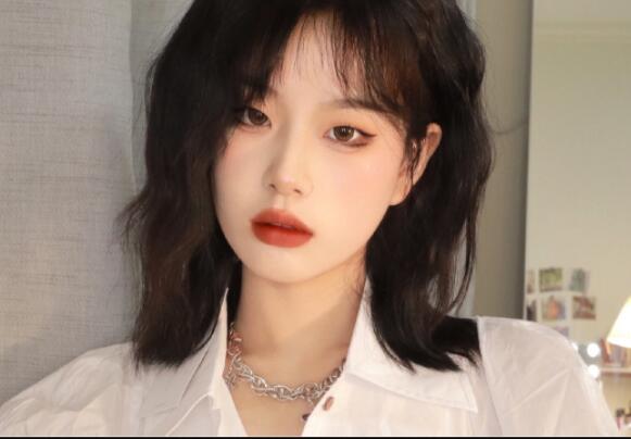 單眼皮眼影教程，廣西南寧彩妝學(xué)校分享