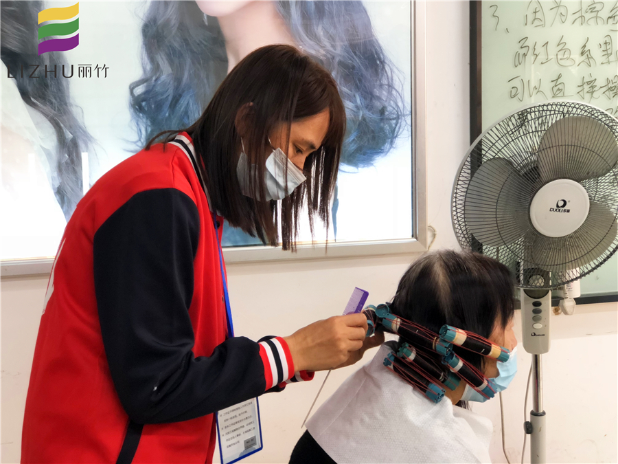 評判染發(fā)的四個(gè)標(biāo)準(zhǔn)，廣西學(xué)美發(fā)的正規(guī)學(xué)校