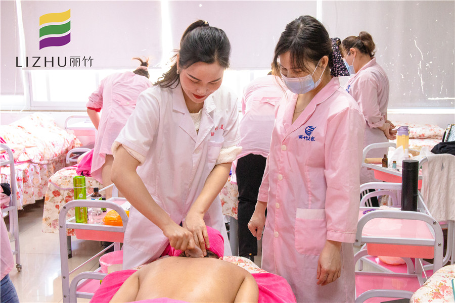 背部按摩知多少？廣西排名前十美容學(xué)校告訴你