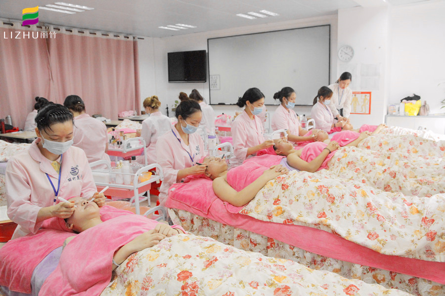 面部撥筋的特色，南寧美容實(shí)訓(xùn)項(xiàng)目