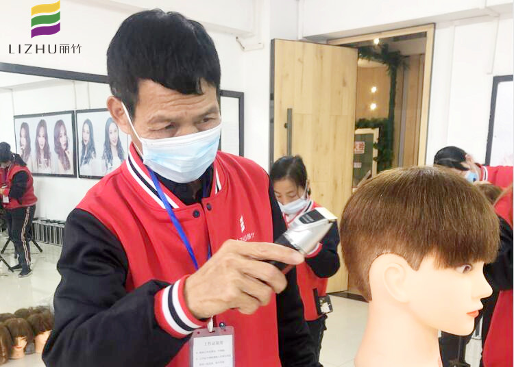 美發(fā)教學(xué)：南寧美發(fā)學(xué)校哪家有實(shí)力？