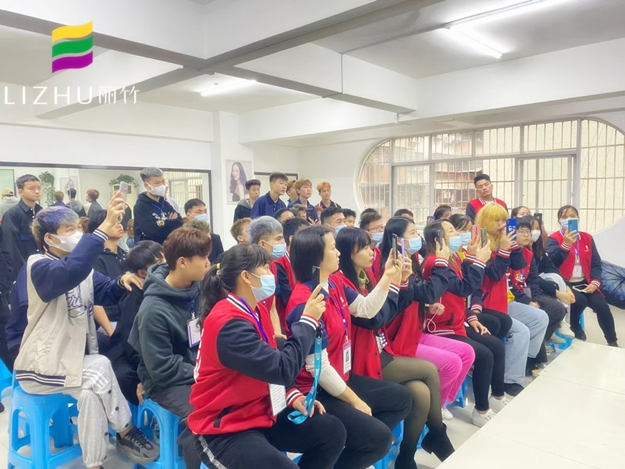 年后不知學(xué)什么技術(shù)？來廣西專業(yè)美發(fā)學(xué)校吧