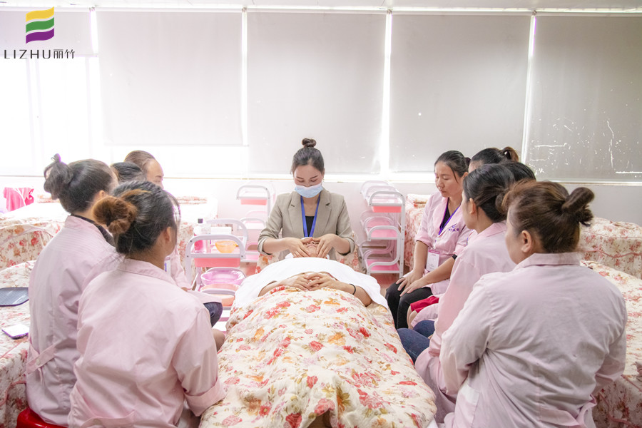 面部按摩基礎(chǔ)手法 | 廣西美容初級(jí)課程