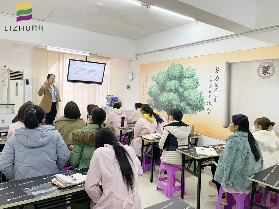 廣西美容師專(zhuān)業(yè)課程：精油的美容功效