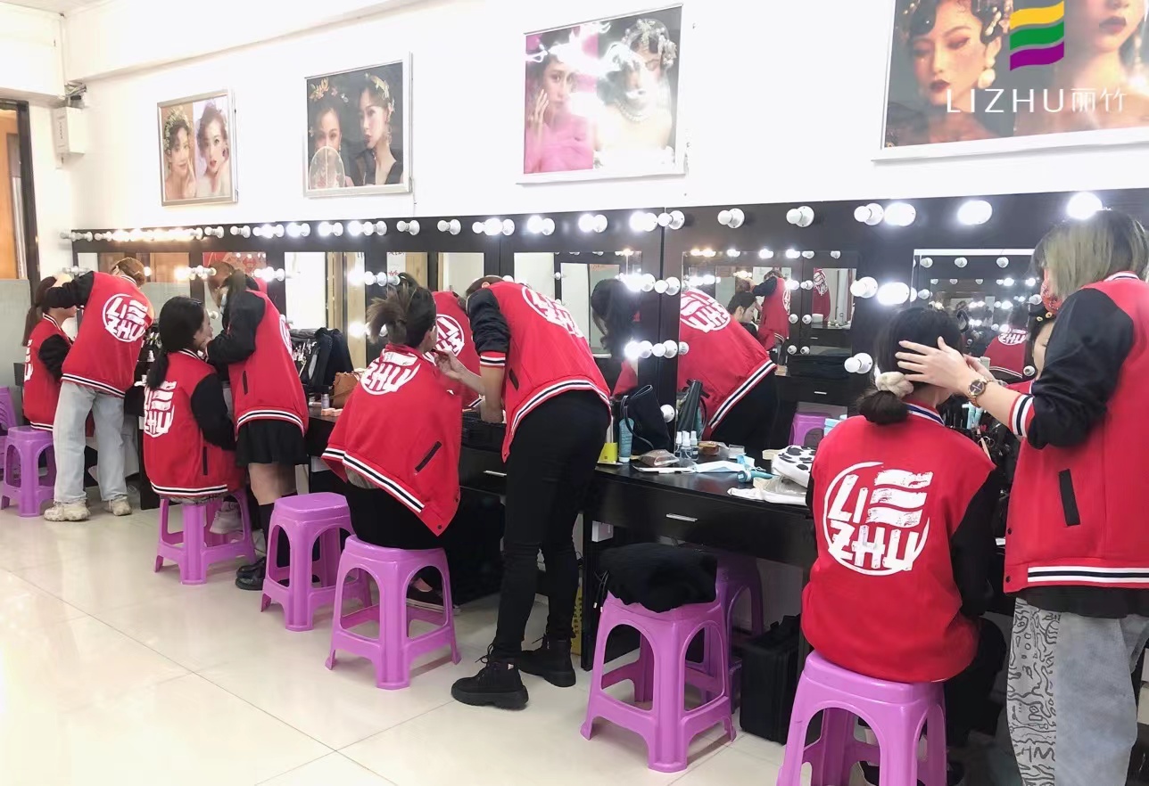 化妝新手畫眉注意事項 | 南寧化妝基礎(chǔ)課程