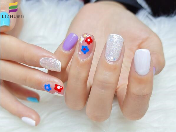 春日美甲，藍天白云，花兒朵朵開