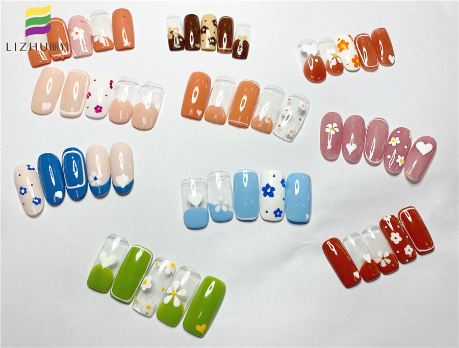 小清新彩繪花朵美甲，南寧美甲學(xué)校十大品牌作品