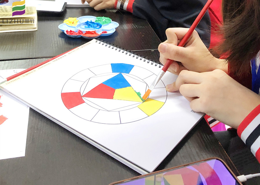 十二色環(huán)有哪些顏色？廣西化妝職業(yè)培訓學校