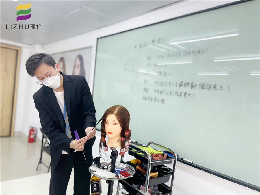 水波紋燙發(fā)實(shí)操，南寧美發(fā)職業(yè)培訓(xùn)