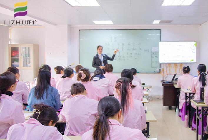 美容學理論知識重要嗎？廣西專業(yè)美容培訓告訴你