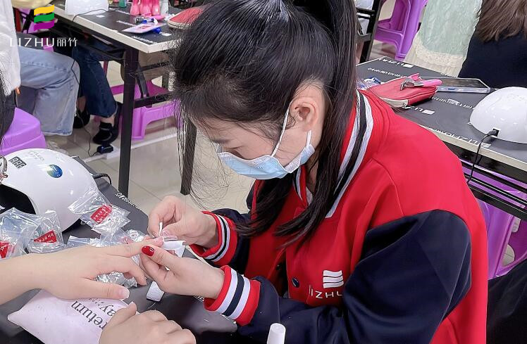 半貼甲片怎么貼？學美甲理論知識分享