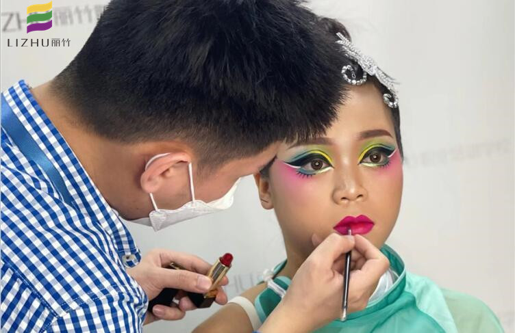 舞臺妝的特點，廣西彩妝培訓機構(gòu)分享