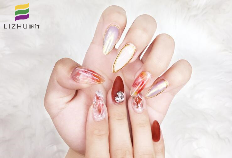 日式風(fēng)格暈染美甲，南寧美甲短期培訓(xùn)班作品