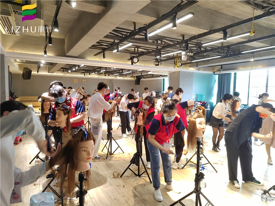 南寧學(xué)剪女頭發(fā)哪里比較好？歡迎到南寧女士剪發(fā)培訓(xùn)班