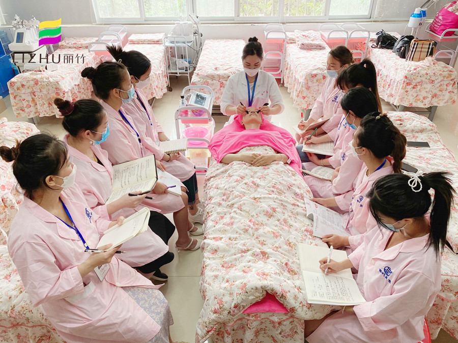 廣西美容理論知識：你為什么要眼部撥筋？