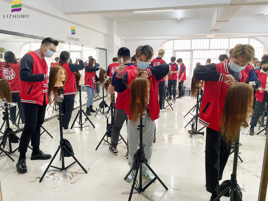 美發(fā)項(xiàng)目綜合練習(xí)實(shí)況，廣西美發(fā)實(shí)操練習(xí)