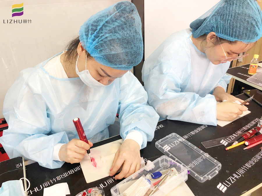 紋唇常用的5種顏色，廣西紋繡培訓(xùn)機構(gòu)分享給你