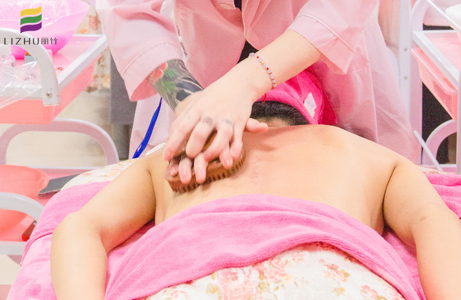 按摩刷刷背的好處，廣西美容按摩培訓班課程