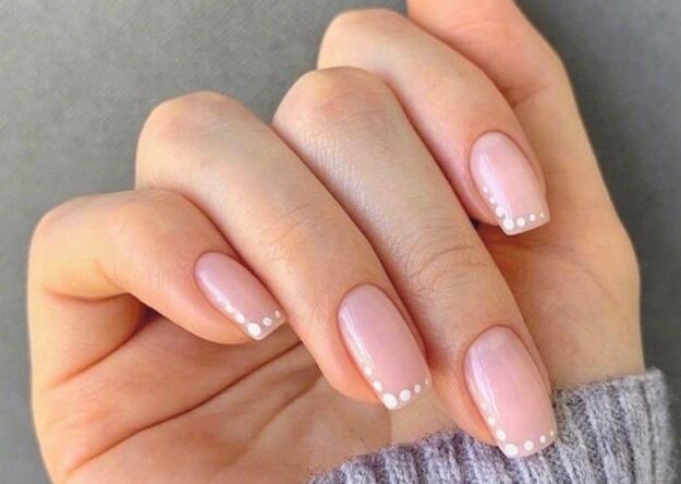 極簡風(fēng)單色美甲，展示南寧培訓(xùn)美甲哪家技術(shù)好