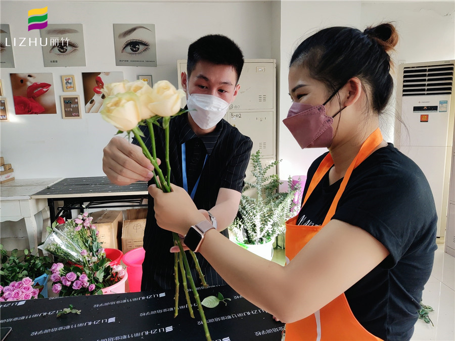 小型花束怎么包？南寧插花師培訓(xùn)班手把手教學(xué)