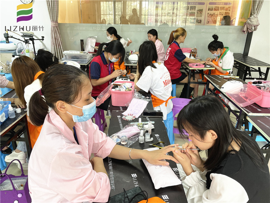 如何推死皮？南寧美甲培訓(xùn)學(xué)校基礎(chǔ)課程