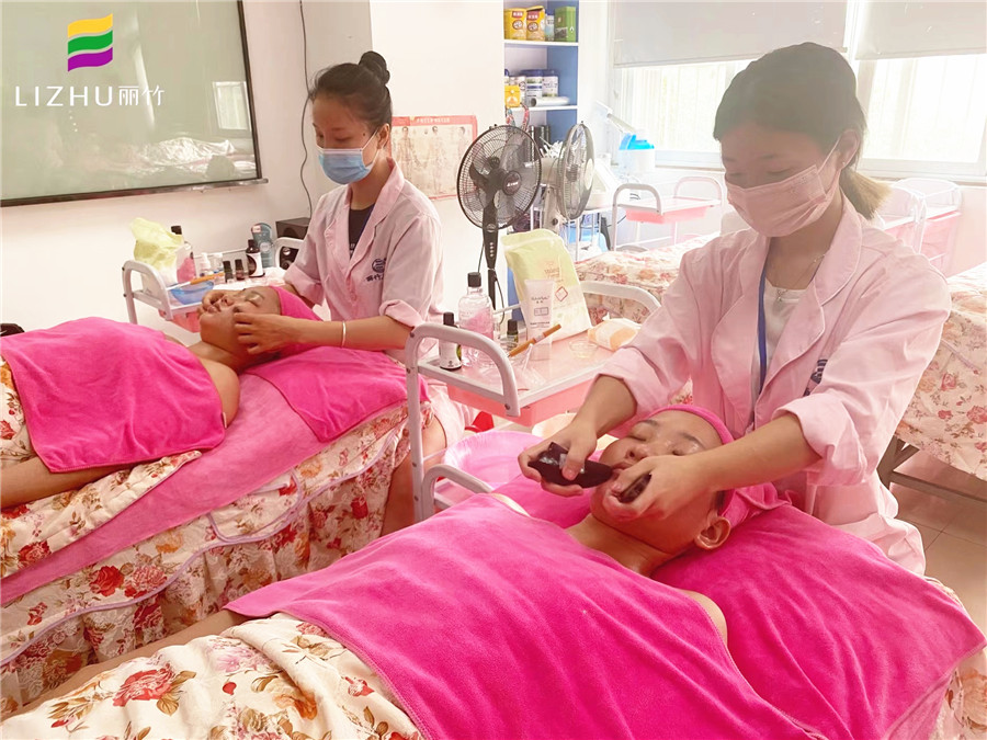 嘴周撥筋教程 ，南寧美容師培訓(xùn)課程剖析