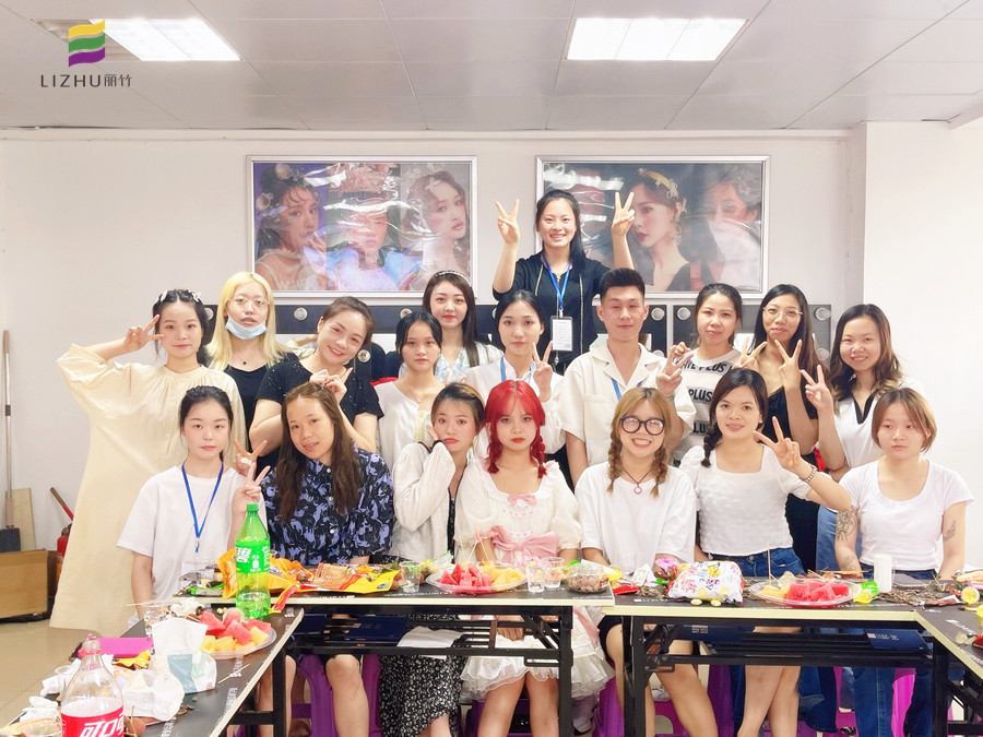 麗竹學(xué)?；瘖y全能班舉辦畢業(yè)座談會