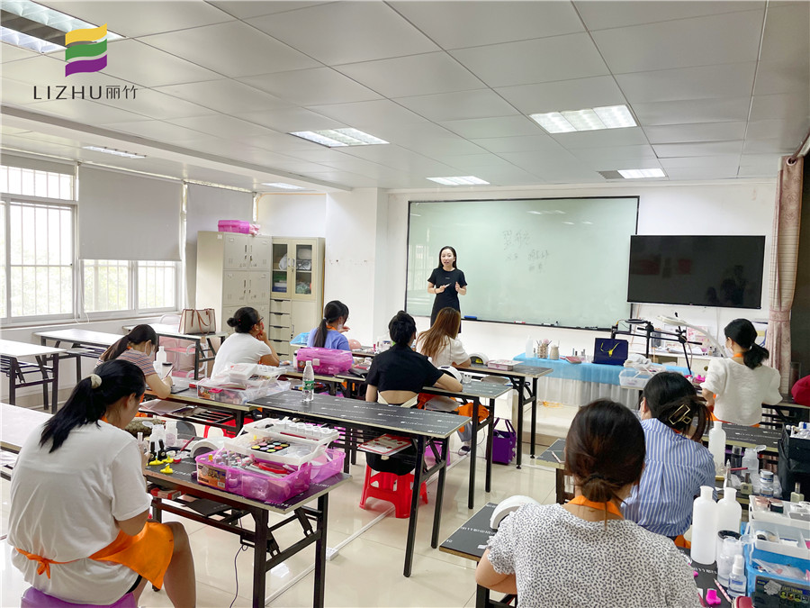 翌航定制美學(xué)連鎖機構(gòu)專場，南寧美甲培訓(xùn)學(xué)校就業(yè)宣講