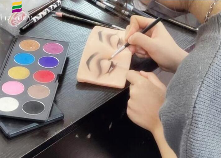 仿皮畫眼妝，南寧化妝學(xué)校眼妝教程