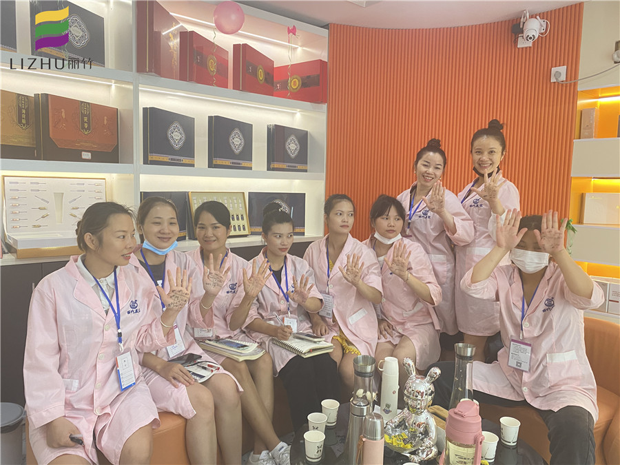 南寧美容師培訓(xùn)學(xué)校就業(yè)實(shí)習(xí)總結(jié)